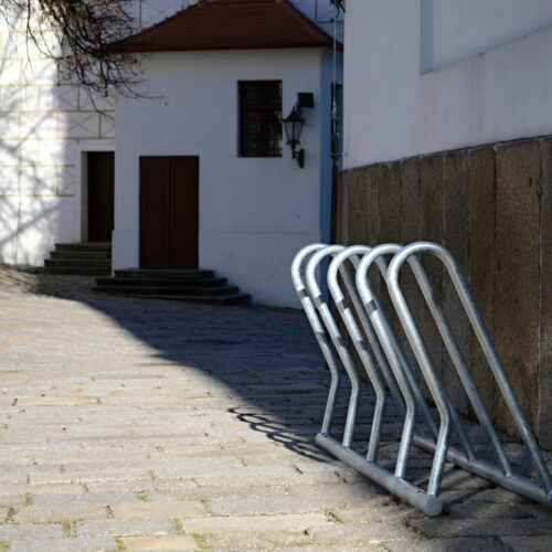 Leverbaar in een verzinkte en in een fraaie luxe rvs (Inox) uitvoering. Afgebeeld de verzinkte uitvoering met een lengte van 2 meter.,